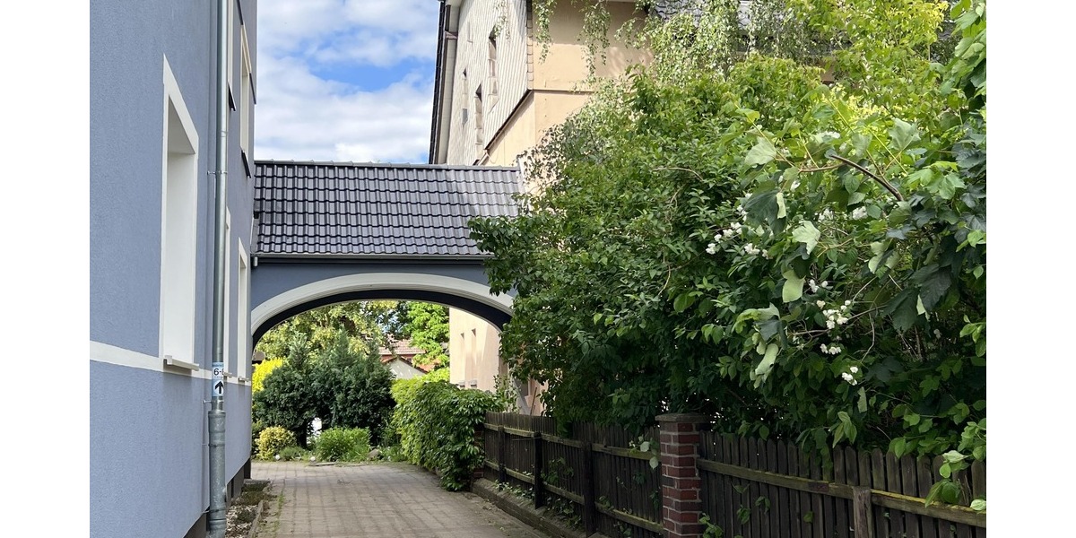 Zufahrt in den Garten / zu den Stellplätzen