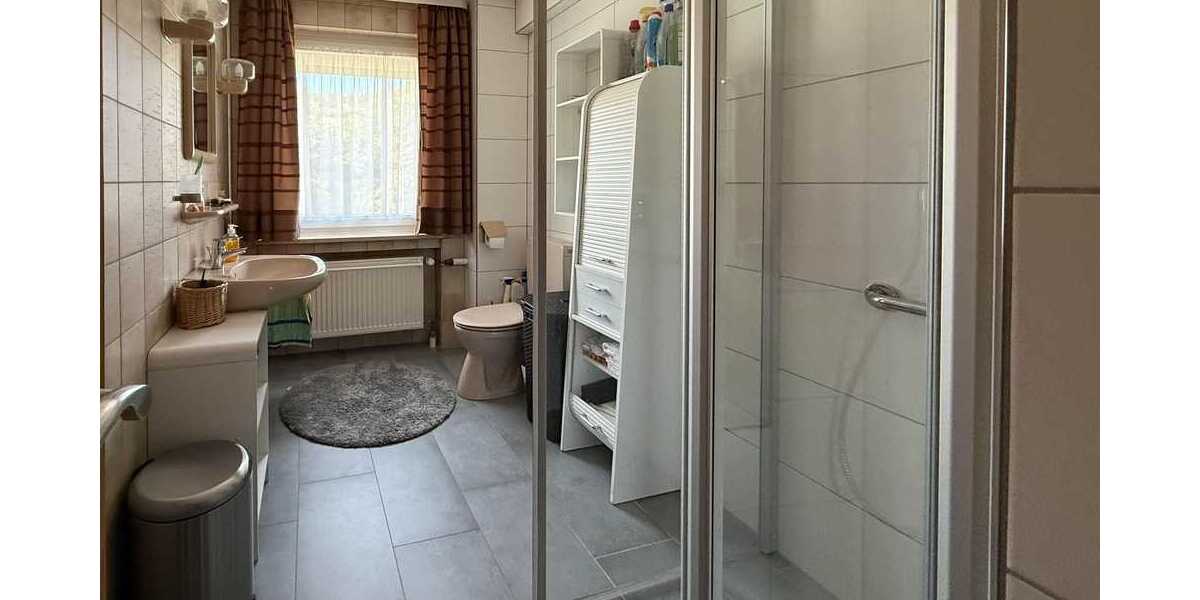 Bad mit Dusche EG