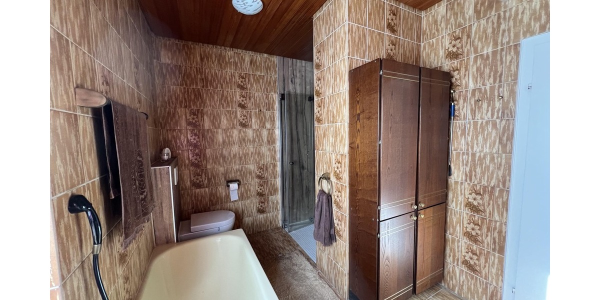 ….. mit Wanne und Dusche